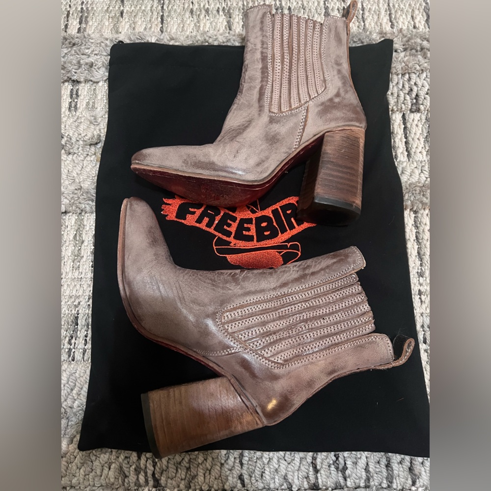 Freebird Janelle Chelsea Distressed Leather Taupe Cream Ice Booties 5
